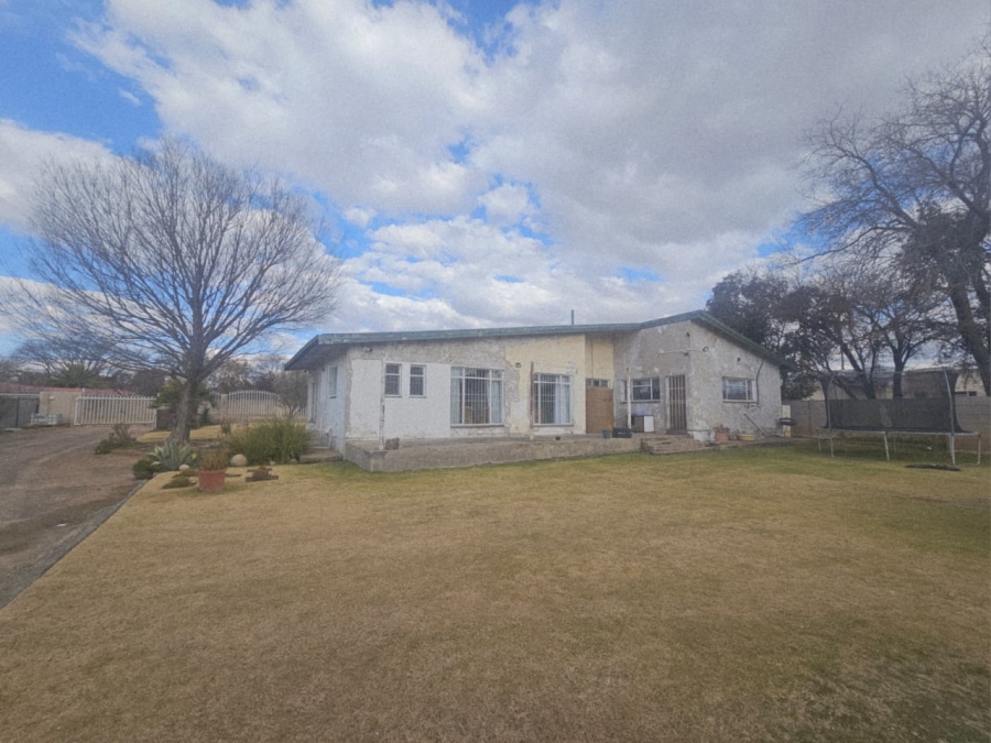 4 Bedroom Property for Sale in Ladybrand Free State